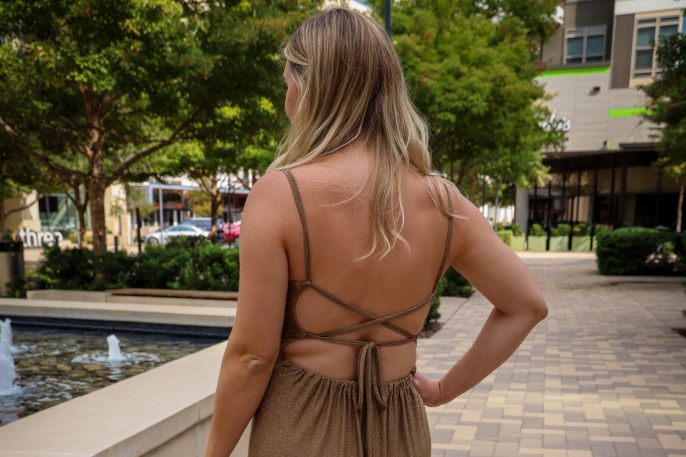 sewing the Naomi Dress with strappy back options